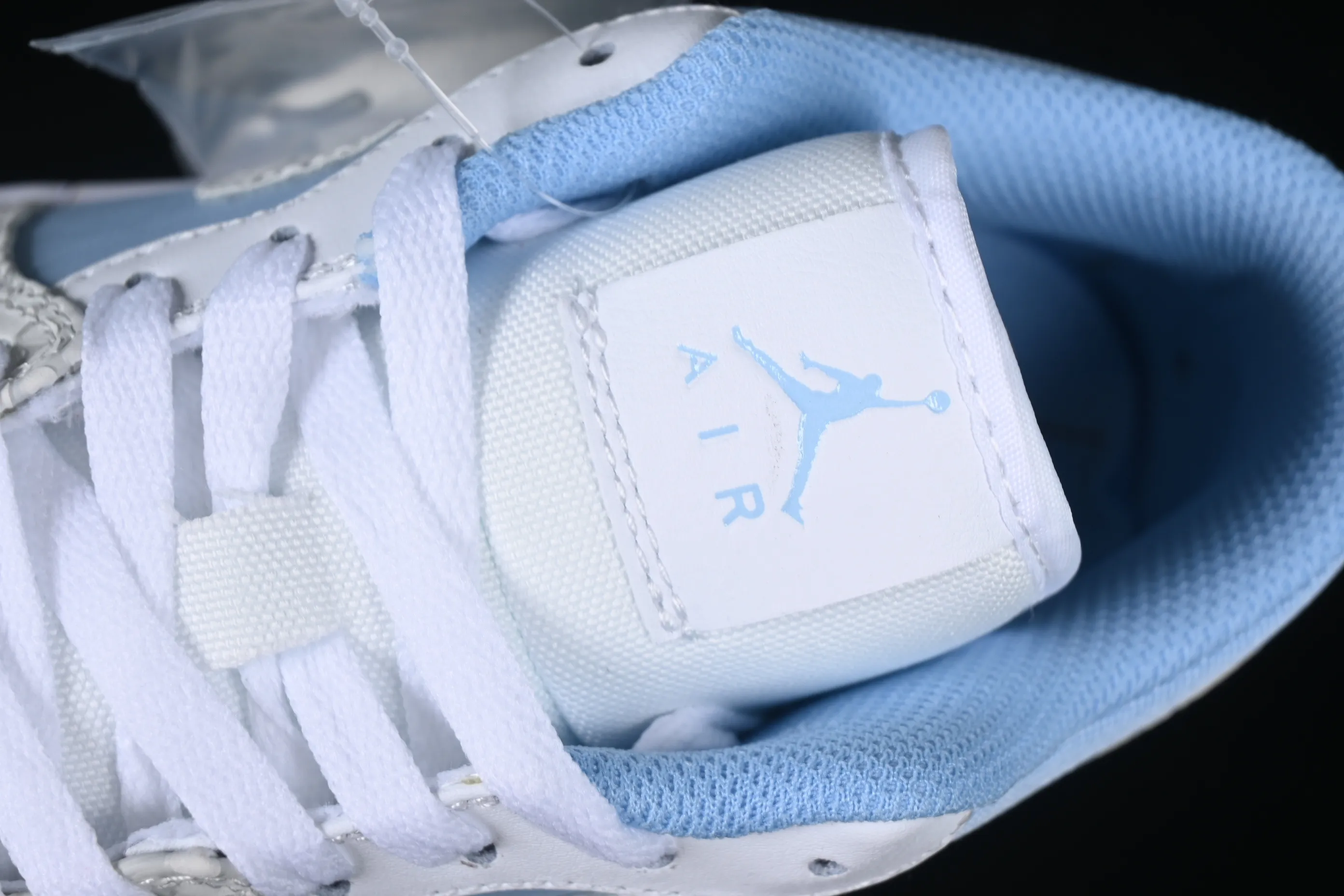 All categories Air Jordan Jordan series basketball shoes Air Jordan 1 Low Air Jordan 1 Low "True Blue" AJ1 Joe 1 burst white and blue color low-top basketball shoes IB7692-400